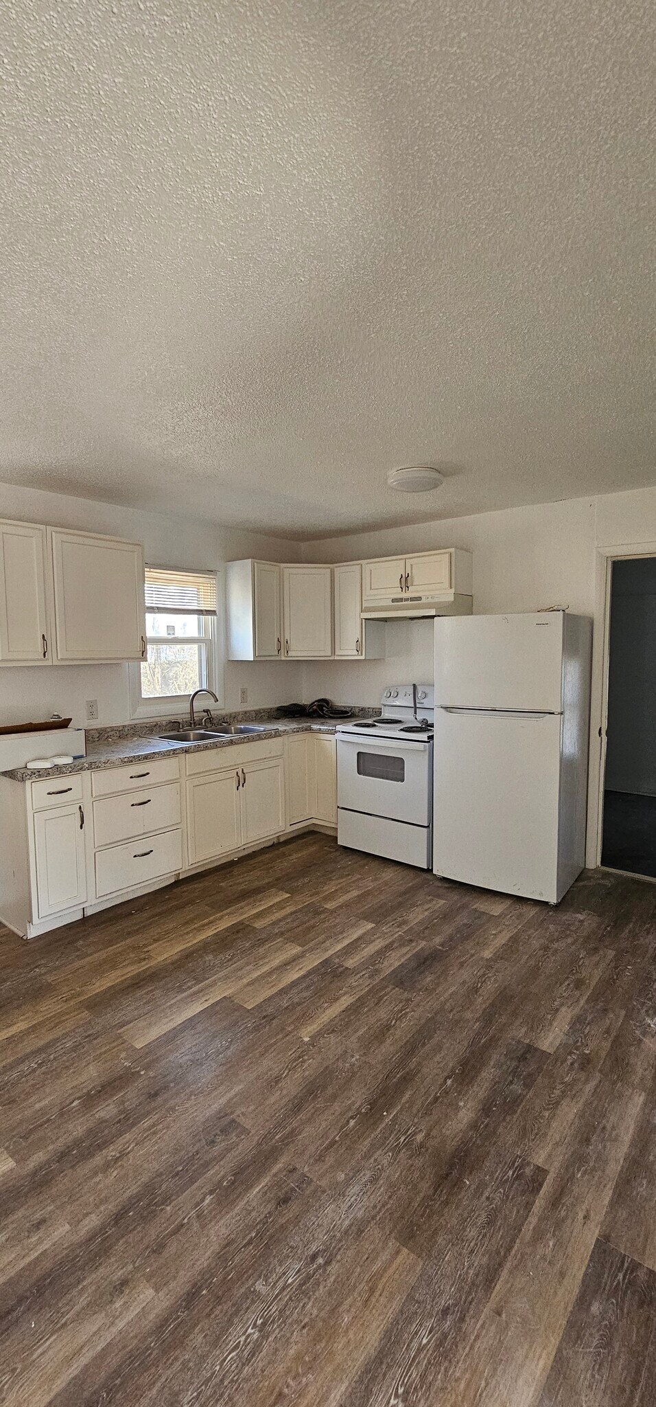 Building Photo - 10716 Bennington Ave