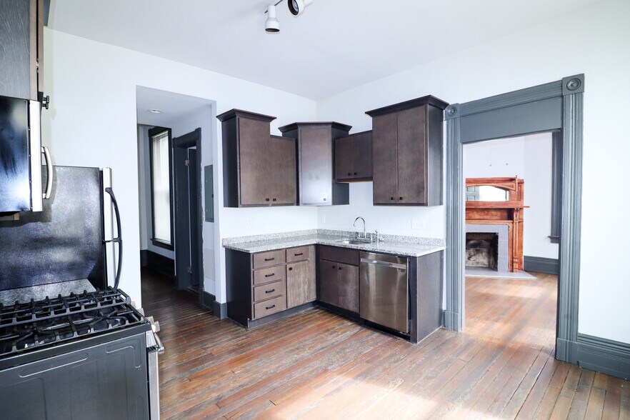 Building Photo - 1 W McMillan St