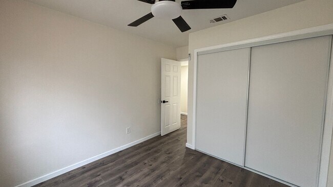 Building Photo - MeadSt221-223