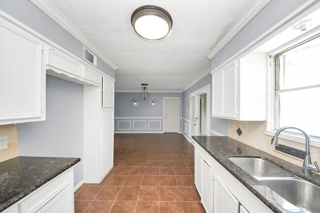 Building Photo - Charming and well-maintained home in the heart of Pasadena!