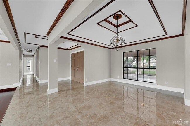 Building Photo - 9812 Las-Palmas Dr