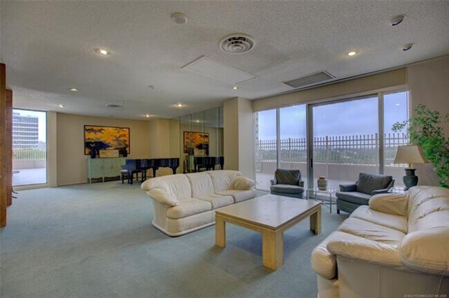 Building Photo - Adorable 2 bed 2 bath in historic Liberty Tower