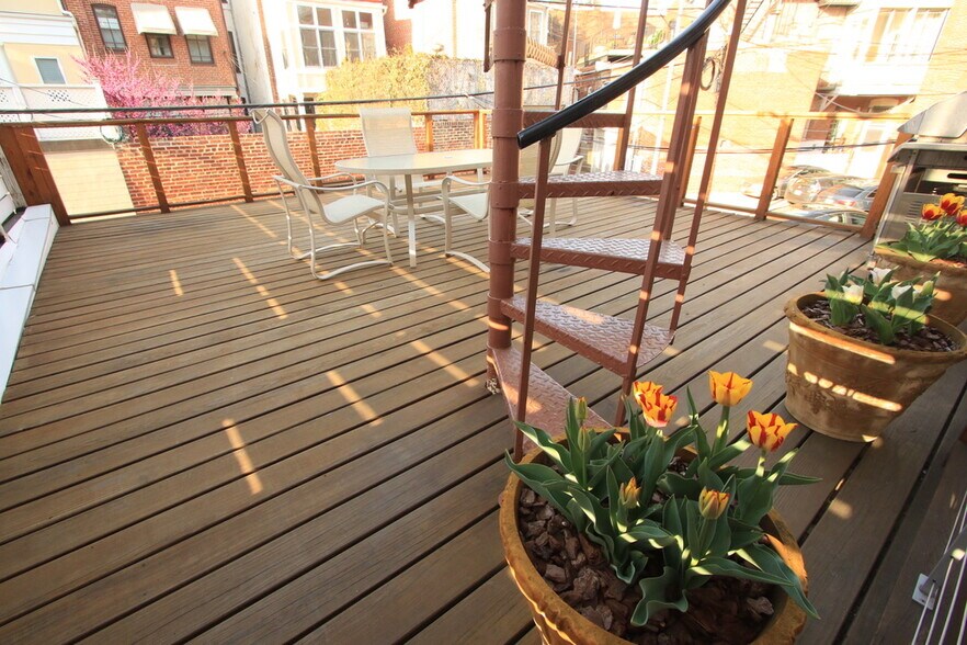 Building Photo - 1713 Riggs Pl NW