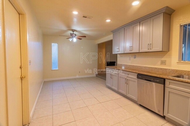 Building Photo - 1036 Princess Dr