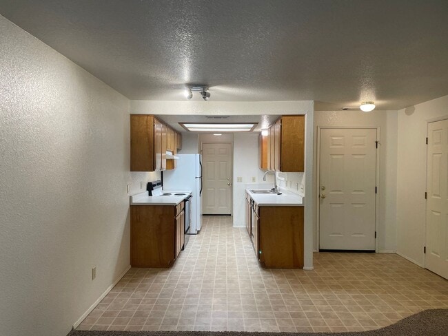 Building Photo - Very Nice 2 Bedroom 1 Bath Duplex in Grant...