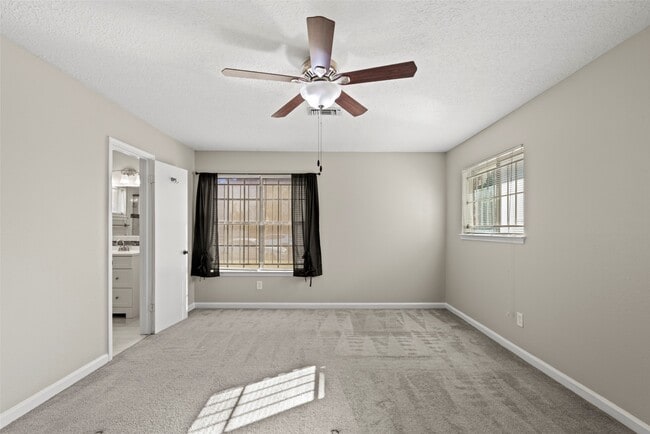 Building Photo - 8818 Edgemoor Dr