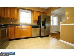 Building Photo - 423 Roseanna Ave