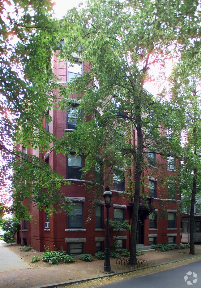 Building Photo - 33 Salem St
