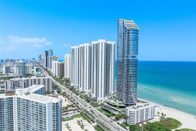 Building Photo - 15811 Collins Ave