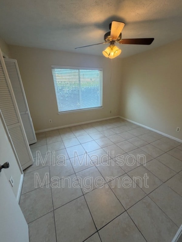 Building Photo - 11 Peach Ct