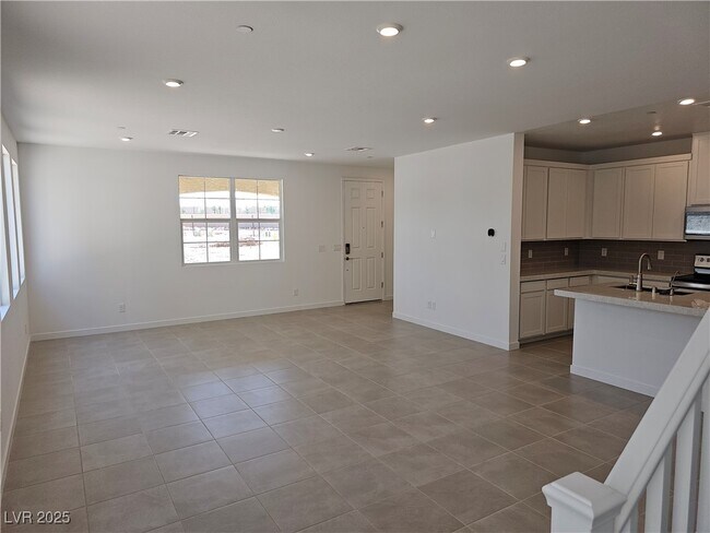 Building Photo - 187 Vanhoy Ave