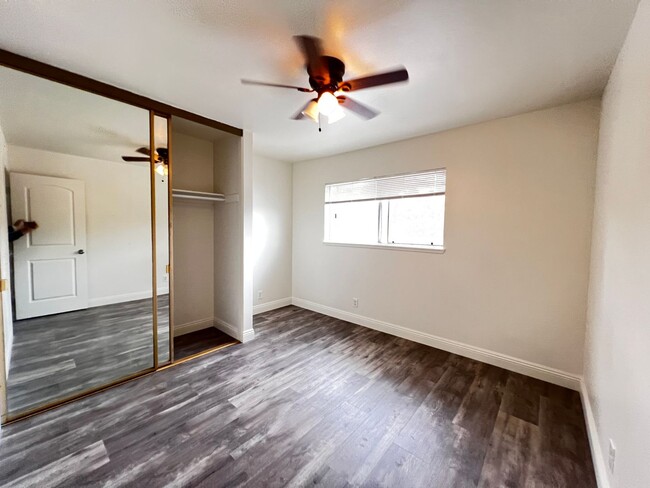 Building Photo - Spacious 3 bedroom 2 bath with attached ga...