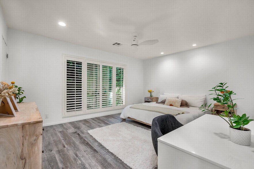 Building Photo - 14238 Dickens St