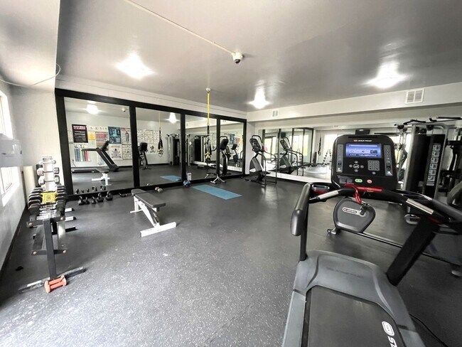 Building Photo - Ocean view updated 2 bed, 2 bath  condo in...