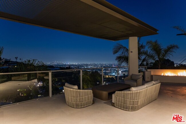 Building Photo - 9405 Sierra Mar Pl
