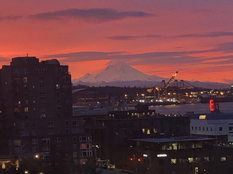 Building Photo - 3104 Western Ave