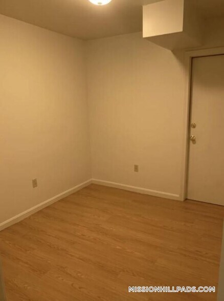 Building Photo - 2 Shepherd Ave