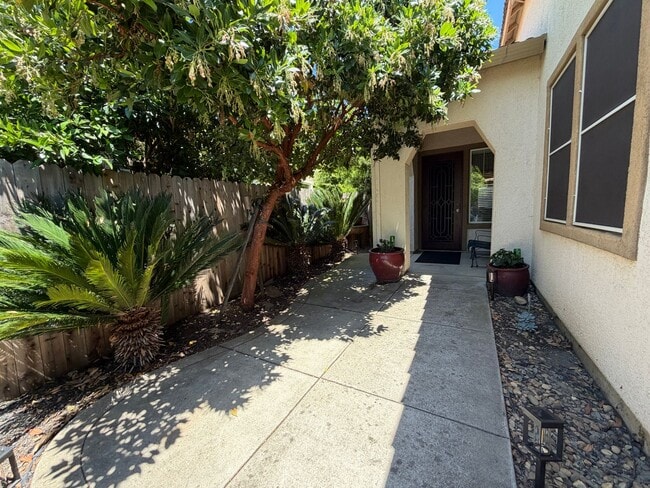Building Photo - Spacious 4-Bedroom Elk Grove Home with Updated Kitchen, Quartz Countertops! VIEW TODAY!