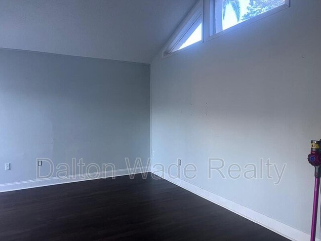 Building Photo - 2095 Sunset Point Rd