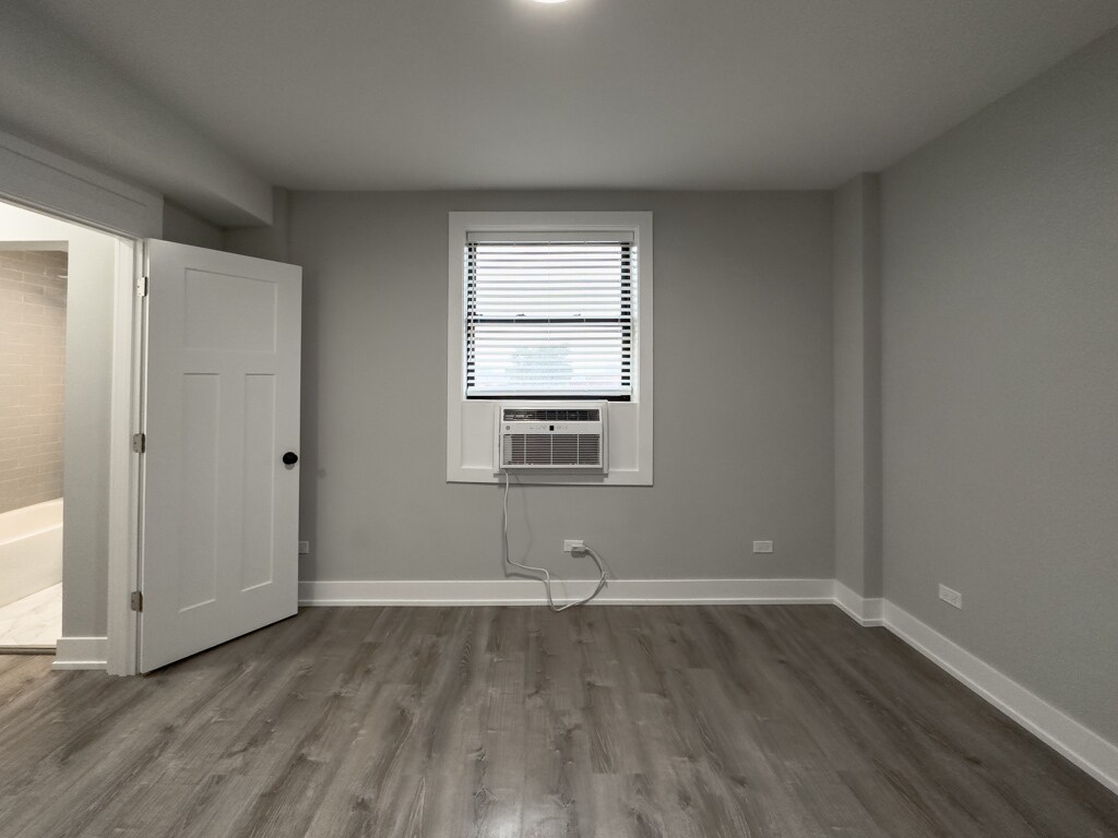 Building Photo - 510 W Belmont Ave