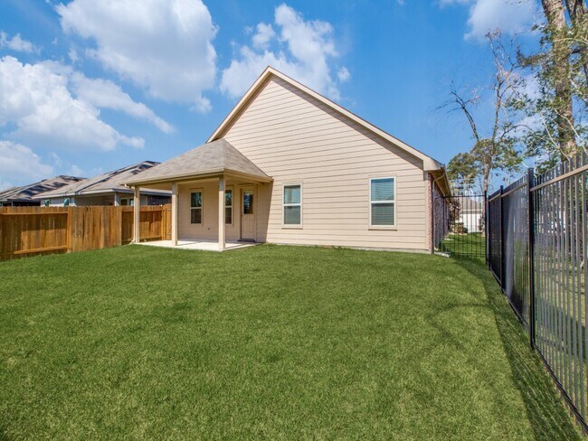 Building Photo - Amber Pines at Fosters Ridge