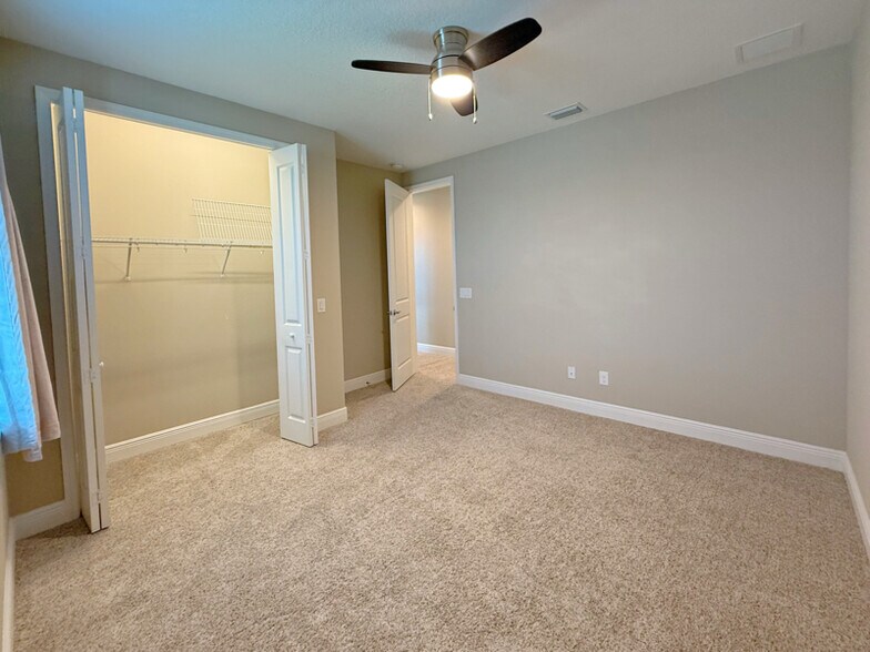 Building Photo - 2941 Casterton Dr