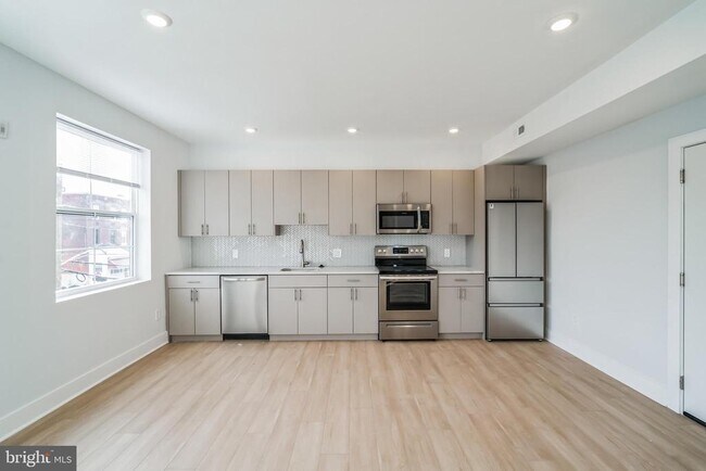 Primary Photo - 646 N 32nd St
