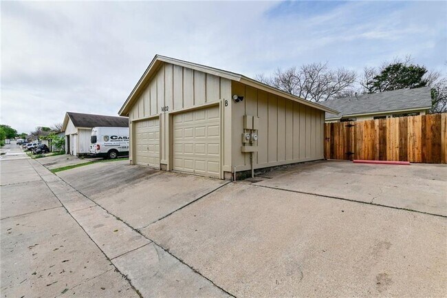 Building Photo - 1602 W Braker Ln
