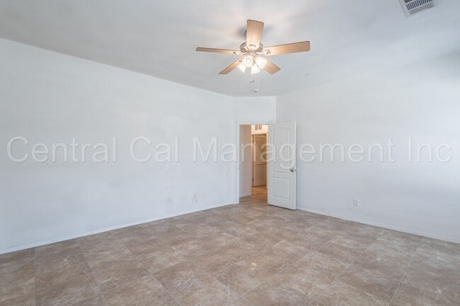 Building Photo - 4 Bedroom, 2 Bath Home - $2450 per month!