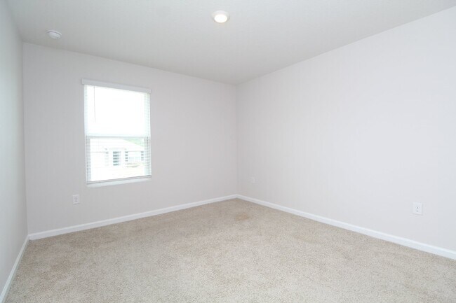 Building Photo - Spacious 4-Bed, 2-Bath East Milton Home with 2-Car Garage, Open-Concept Kitchen, Primary Suite, F...