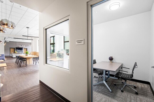 Building Photo - 2000 Post St