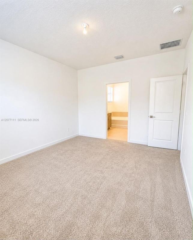 Building Photo - 8740 SW Kanner Oaks Dr