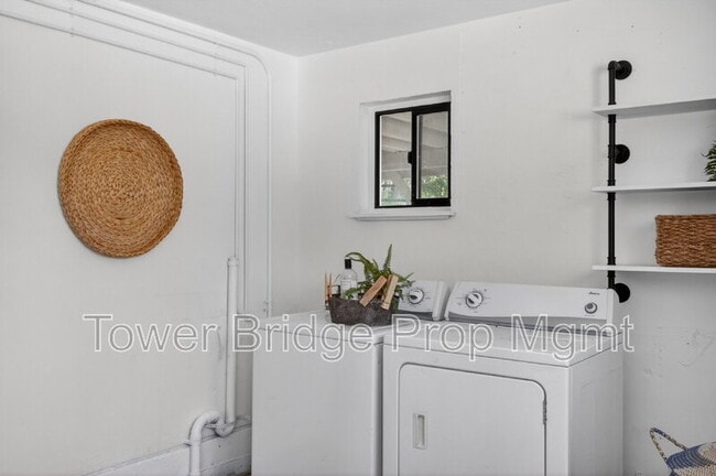 Building Photo - 3937 Orangewood Dr