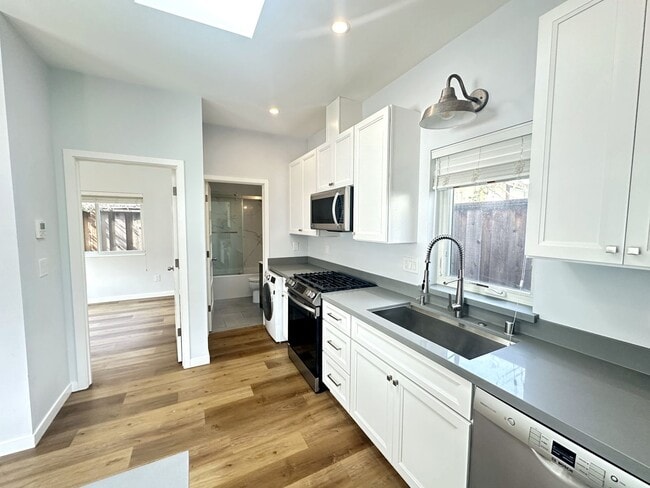 Building Photo - 1439