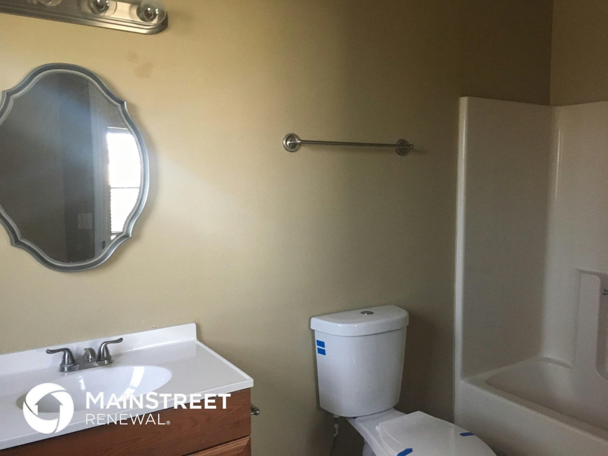 Building Photo - 2348 Ainsworth Ave