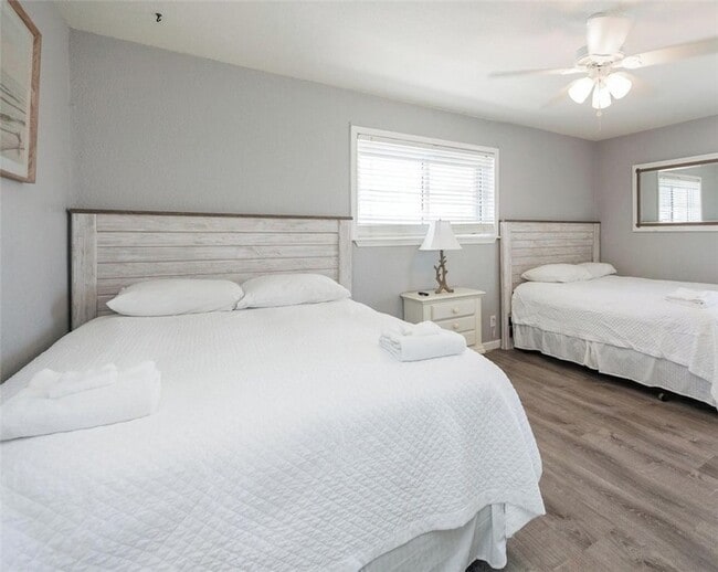 Building Photo - 14921 Windward Dr