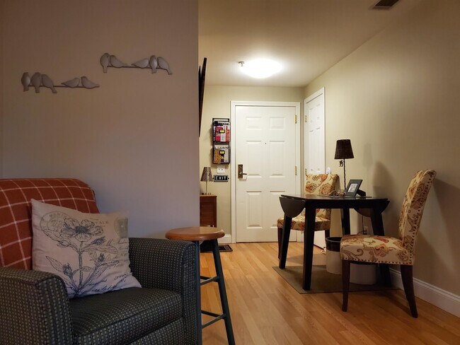 Building Photo - 4 Crestview Cir