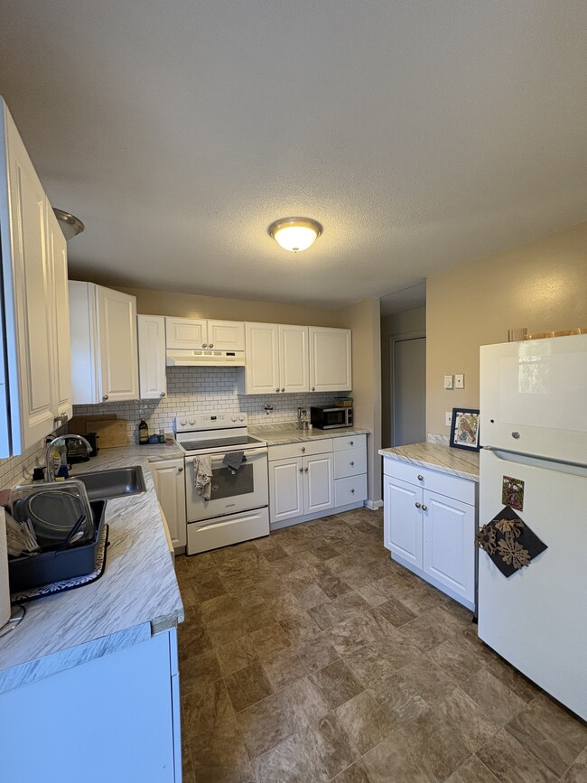 Building Photo - 1 Edgehill Pl