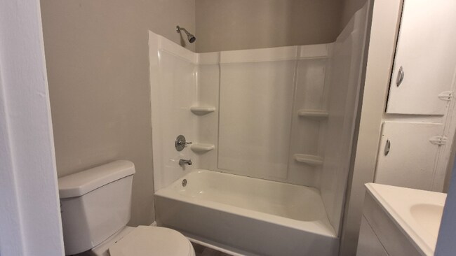 Building Photo - 4286 Catalpa Dr.
