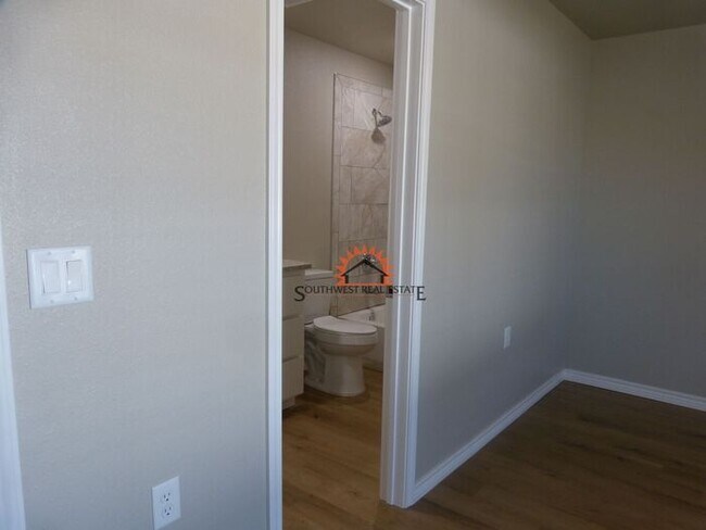 Building Photo - Spacious 2 bedroom 2 bath Duplex.