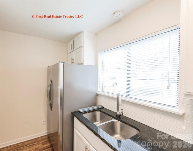 Building Photo - 7930 Charter Oak Ln