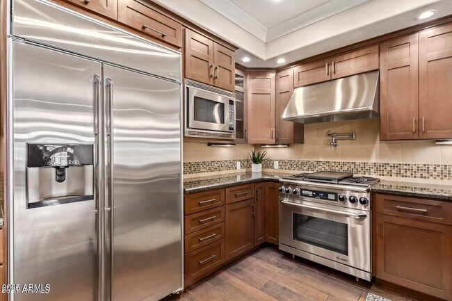 Primary Photo - 4909 N Woodmere Fairway