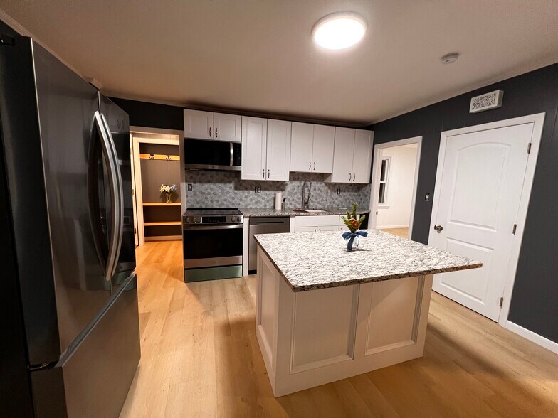 Building Photo - 143 Foote St