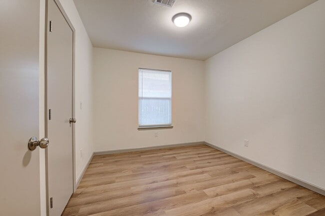 Building Photo - Beautiful 3 Bed 2 Bath in the Heart of Moore!