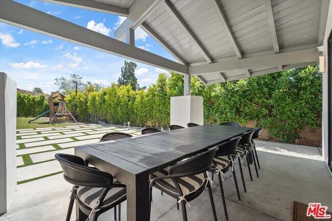 Building Photo - 11700 Woodley Ave