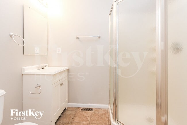 Building Photo - 324 Hopkins Rd