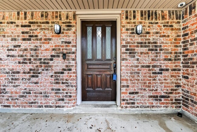 Building Photo - 4002 Cedar Ridge Ct