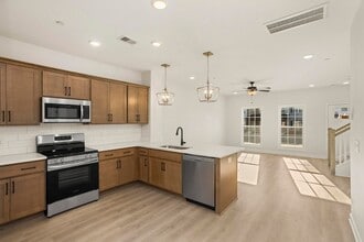 Building Photo - 505 Tappan Private Ln