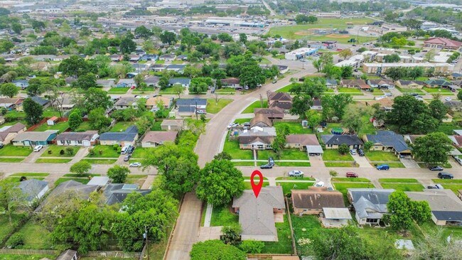 Building Photo - 3111 Tanglebriar Dr
