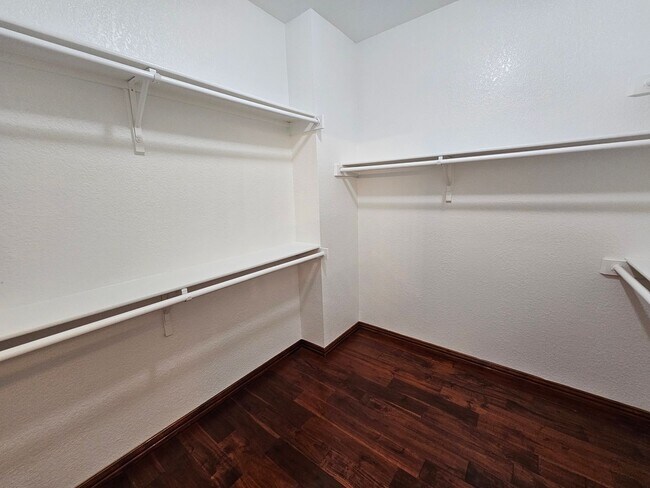 Building Photo - Spacious & Inviting 6-Bedroom Cedar Hill Home – Perfect for Your Next Move